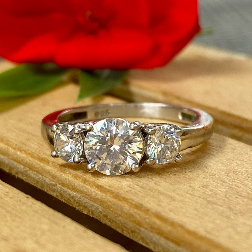 Belle Luce Diamond Simulate Rhodium .925 Sterling Silver size 6